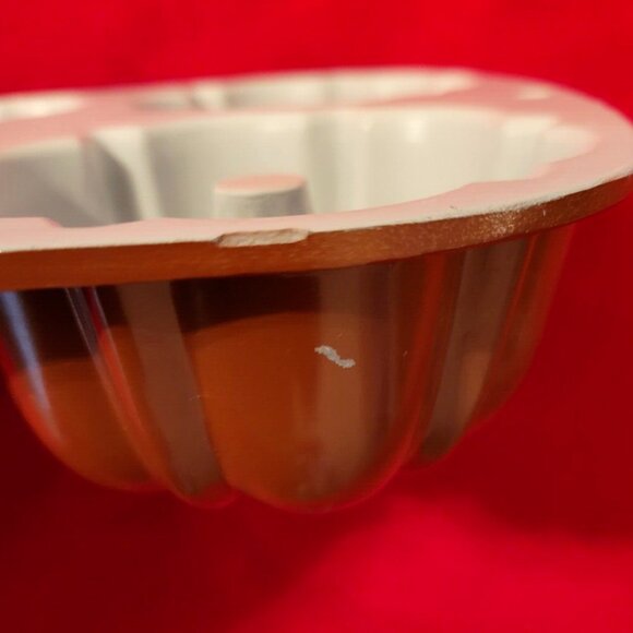 Nordic Ware Bundt-lette Pan 6 Cups Heavy Cast Aluminum Cake Mold - Brown & White - Picture 7 of 8